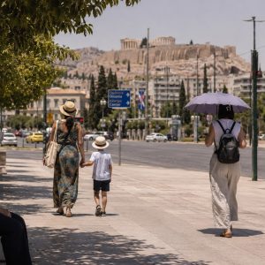 Τρεις Ημέρες σε Πύρινο Κλοιό: Ο Υδράργυρος Αγγίζει τους 42°C – Οι Περιοχές που θα «Βράσουν» και τα Μέτρα που Σώζουν Ζωές  Ένα κρίσιμο 72ωρο ακραίας ζέστης για ολόκληρη τη χώρα